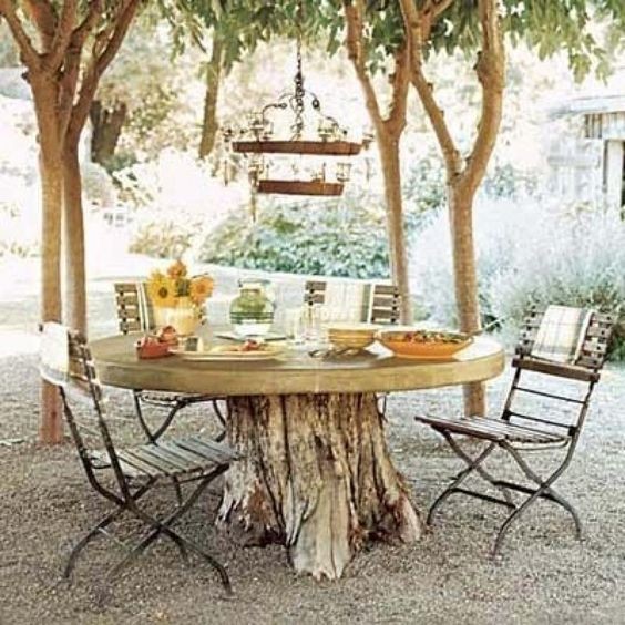 28 idées pour décorer votre jardin avec des troncs d'arbre 19