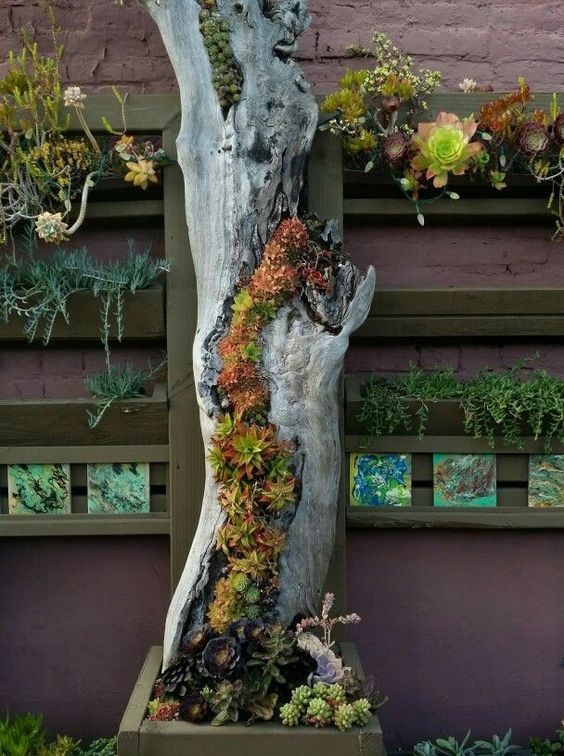 28 idées pour décorer votre jardin avec des troncs d'arbre 24