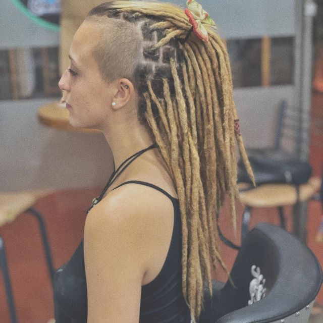 30 Styles De Dreadlock Uniques et Accrocheurs pour un nouveau Look Audacieux 22 30 Styles De Dreadlock Uniques et Accrocheurs pour un nouveau Look Audacieux 22