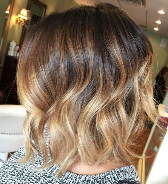 30 Couleurs de cheveux avec balayage blond miel tendance 2023 2