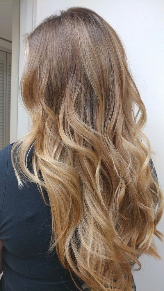30 Couleurs de cheveux avec balayage blond miel tendance 2023 13 30 Couleurs de cheveux avec balayage blond miel tendance 2023 13