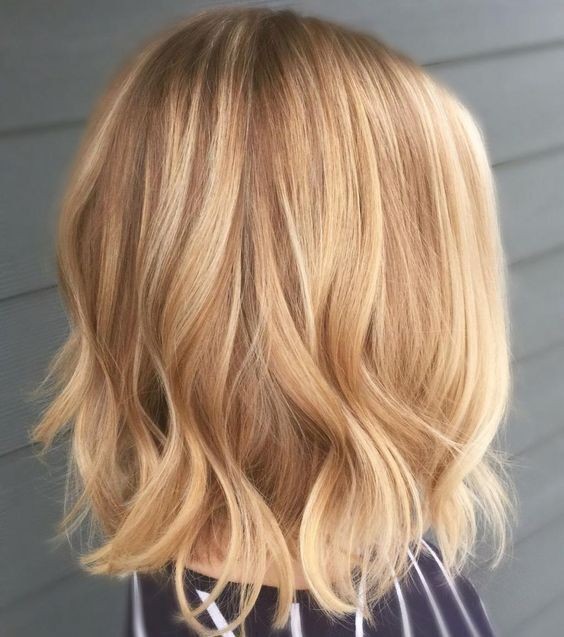 30 Couleurs de cheveux avec balayage blond miel tendance 2023 20