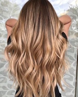 30 Couleurs de cheveux avec balayage blond miel tendance 2023 21