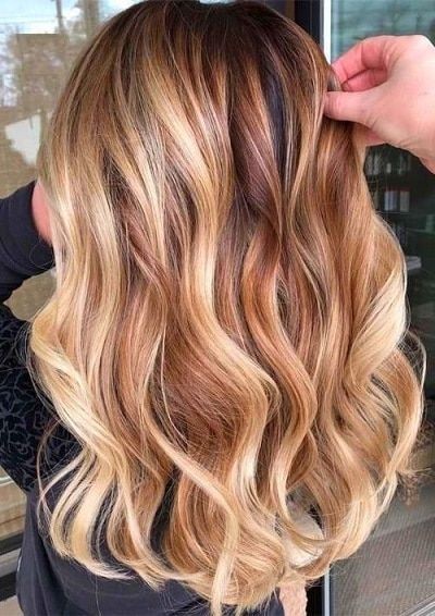 30 Couleurs de cheveux avec balayage blond miel tendance 2023 22