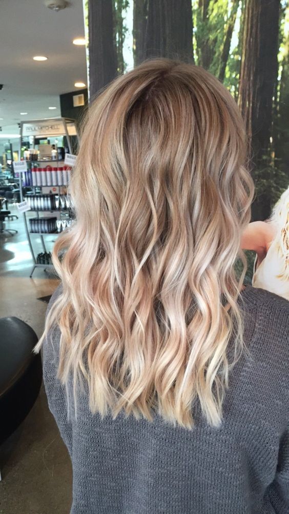 30 Couleurs de cheveux avec balayage blond miel tendance 2023 8