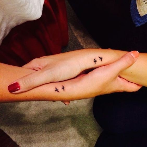 33 petits tatouages meilleures amies pour célébrer ce lien spécial 19