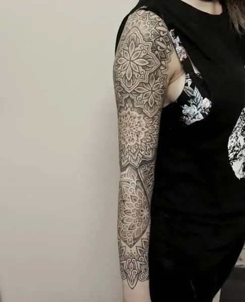 30 beaux tatouages ???mandala de bras pour femme 15
