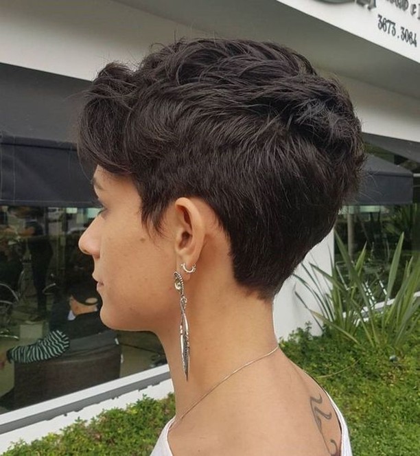 50 Coupes de Cheveux Courtes Pour Les Cheveux Fins A Essayer en 2023 43 50 Coupes de Cheveux Courtes Pour Les Cheveux Fins A Essayer en 2023 43
