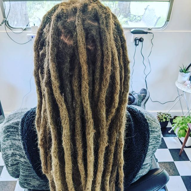 30 Styles De Dreadlock Uniques et Accrocheurs pour un nouveau Look Audacieux 5