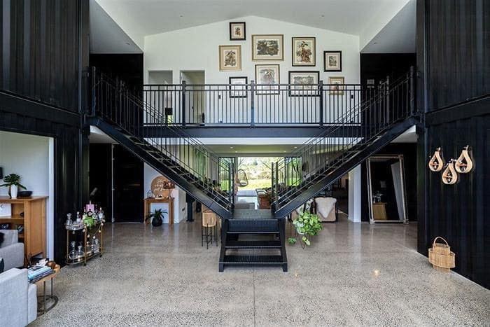 Il a construit sa maison avec 12 conteneurs 11 Il a construit sa maison avec 12 conteneurs 11