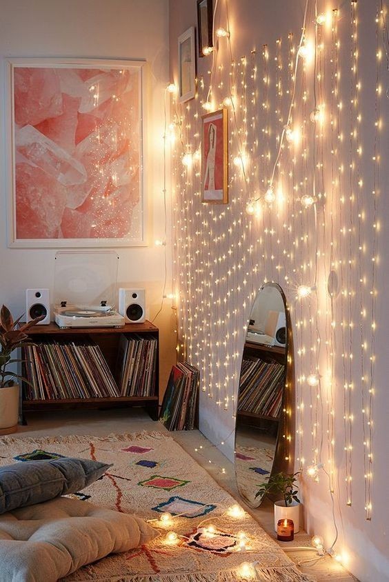 14 idées pour illuminer votre intérieur avec une guirlande lumineuse 1