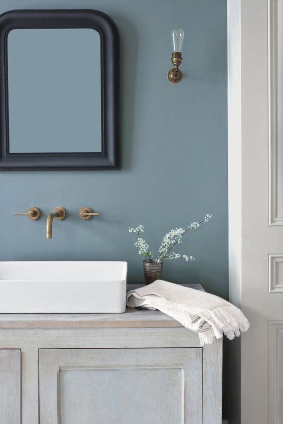 Peinture salle de bain : 28 idées de couleurs tendances 14