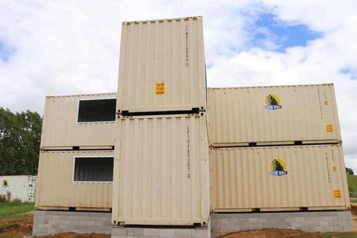 Il a construit sa maison avec 12 conteneurs 3 Il a construit sa maison avec 12 conteneurs 3