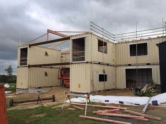 Il a construit sa maison avec 12 conteneurs 4 Il a construit sa maison avec 12 conteneurs 4