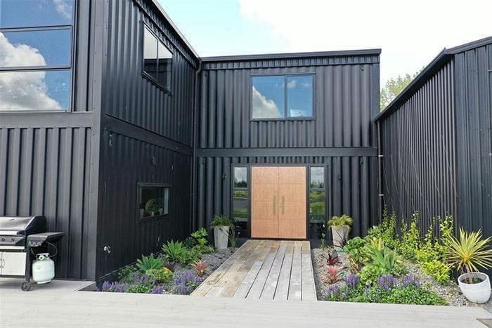 Il a construit sa maison avec 12 conteneurs 9 Il a construit sa maison avec 12 conteneurs 9
