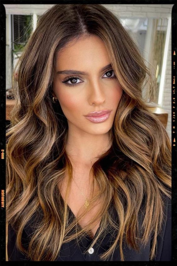 14 Balayages miel sur cheveux châtain foncé 2