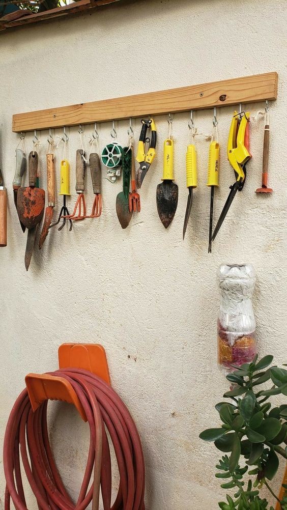 14 Idées pour ranger les outils de jardin 7