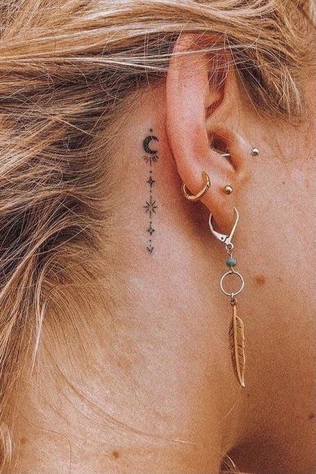 19 tatouages derrière l'oreille à la fois discrets et jolis 5