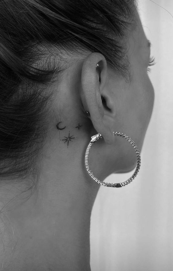 19 tatouages derrière l'oreille à la fois discrets et jolis 9