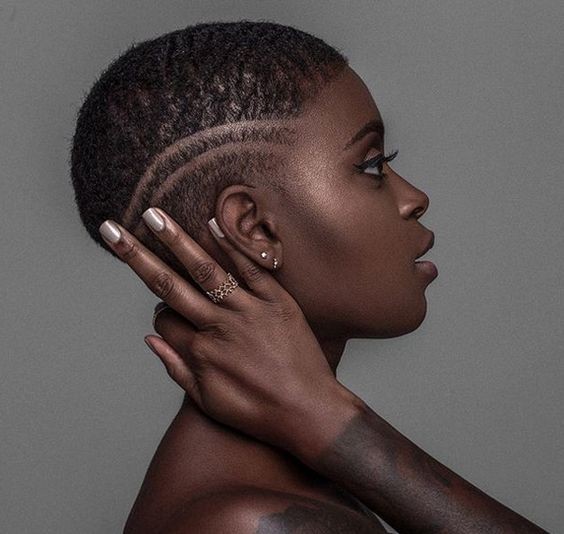 21 Coupes courtes qui rendent une femme noire irrésistible ! 17 21 Coupes courtes qui rendent une femme noire irrésistible ! 17