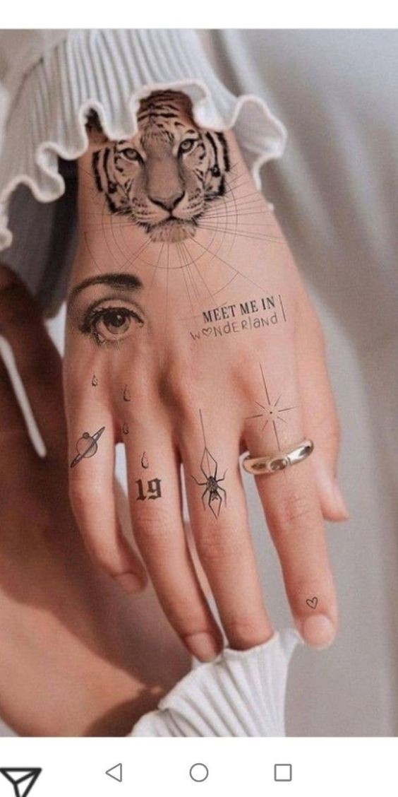 21 Idées de tatouages femme main pour s'inspirer 15