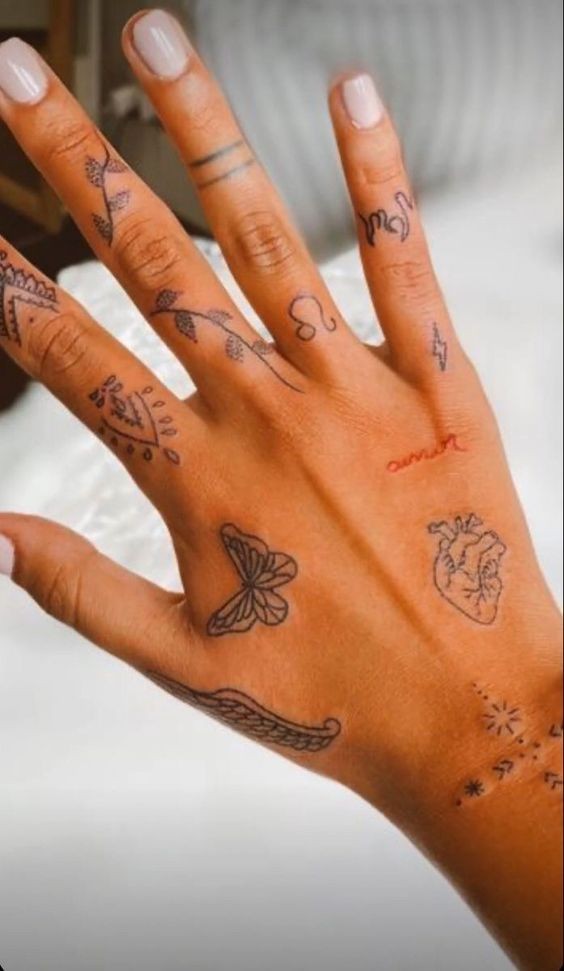 21 Idées de tatouages femme main pour s'inspirer 9
