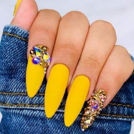 22 idées d'ongles jaunes ou moutarde 22