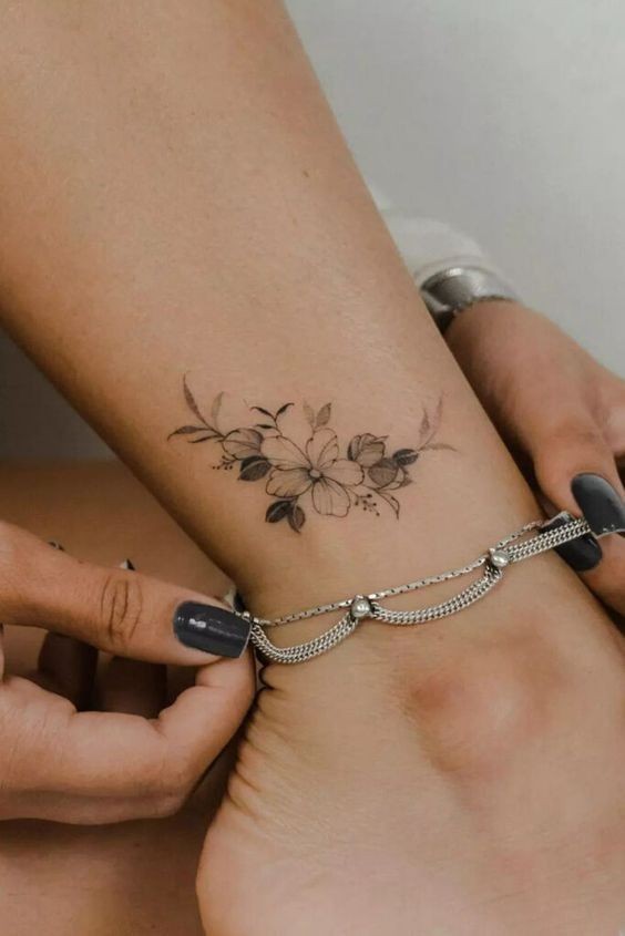 26 Tatouages minimalistes et tendance en 2023 21