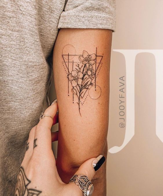 26 Tatouages minimalistes et tendance en 2023 22