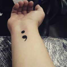 26 Tatouages minimalistes et tendance en 2023 24