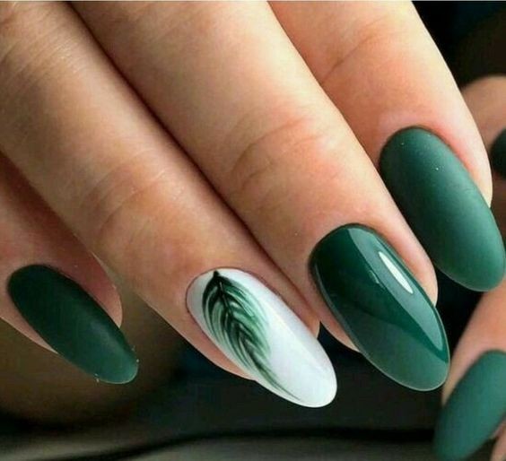 Ongles vert émeraude : 25 idées pour embellir vos ongles 19