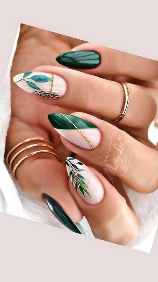 Ongles vert émeraude : 25 idées pour embellir vos ongles 21