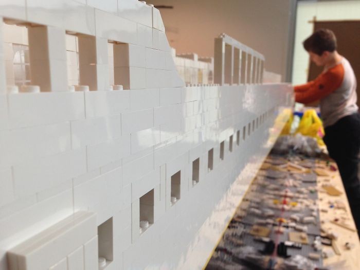 Un garçon autiste construit la plus grande réplique LEGO du Titanic au monde 4