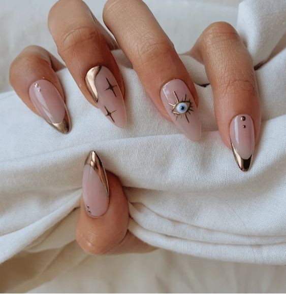 Tendance manucure 2023 : 20 idées pour des ongles stylés 12 Tendance manucure 2023 : 20 idées pour des ongles stylés 12