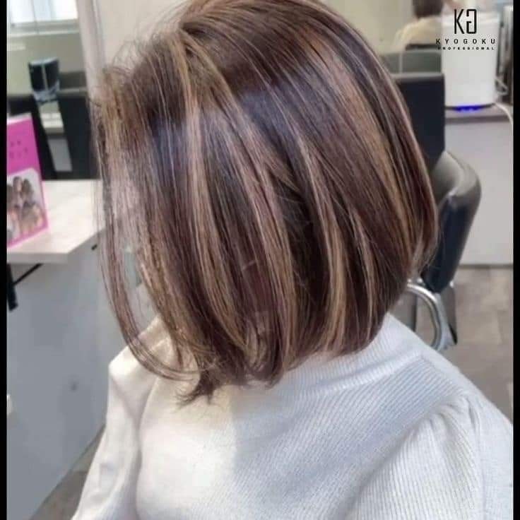 17 Coupes bob avec mèches blondes pour un changement de look 11 17 Coupes bob avec mèches blondes pour un changement de look 11