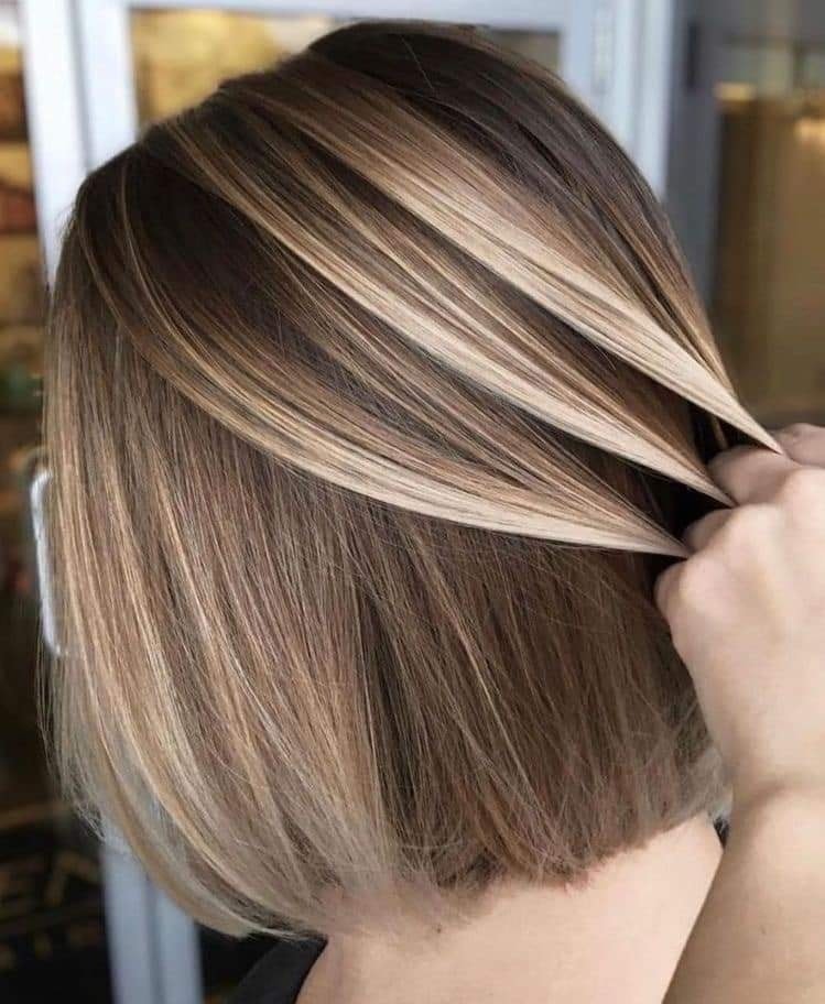 17 Coupes bob avec mèches blondes pour un changement de look 12 17 Coupes bob avec mèches blondes pour un changement de look 12