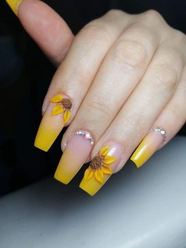 22 idées d'ongles jaunes ou moutarde 2