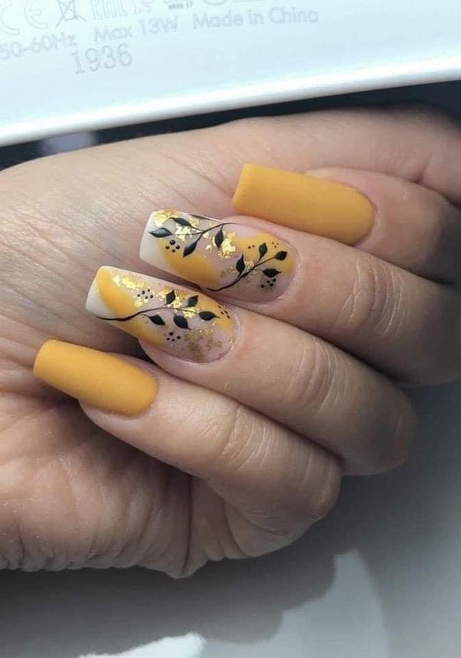 22 idées d'ongles jaunes ou moutarde 5