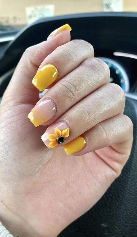 22 idées d'ongles jaunes ou moutarde 17