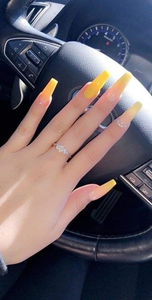 22 idées d'ongles jaunes ou moutarde 19 22 idées d'ongles jaunes ou moutarde 19