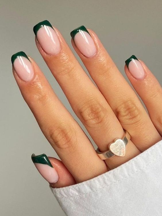 Ongles vert émeraude : 25 idées pour embellir vos ongles 3