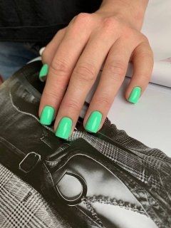 Ongles vert émeraude : 25 idées pour embellir vos ongles 5