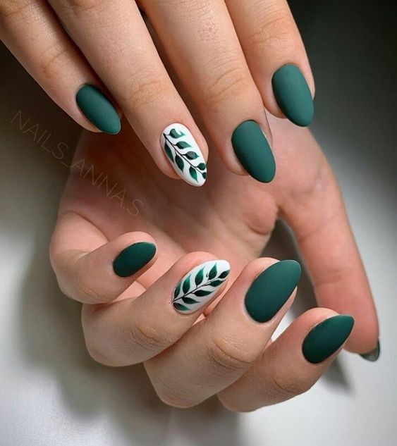 Ongles vert émeraude : 25 idées pour embellir vos ongles 7