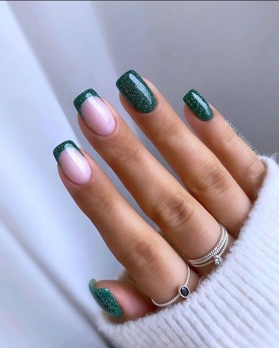 Ongles vert émeraude : 25 idées pour embellir vos ongles 8