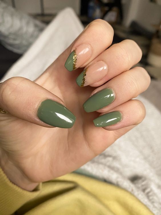 Ongles vert émeraude : 25 idées pour embellir vos ongles 10 Ongles vert émeraude : 25 idées pour embellir vos ongles 10