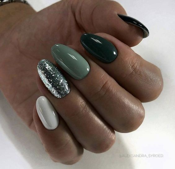 Ongles vert émeraude : 25 idées pour embellir vos ongles 14 Ongles vert émeraude : 25 idées pour embellir vos ongles 14