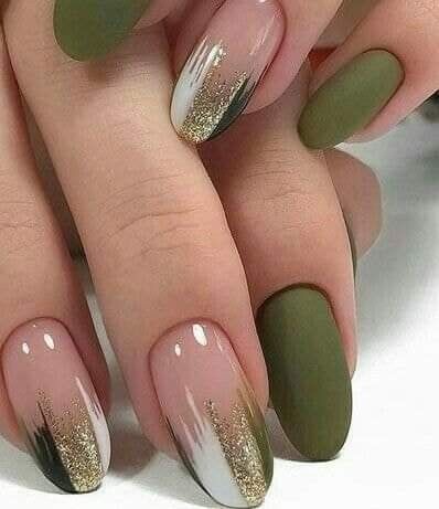 Ongles vert émeraude : 25 idées pour embellir vos ongles 17