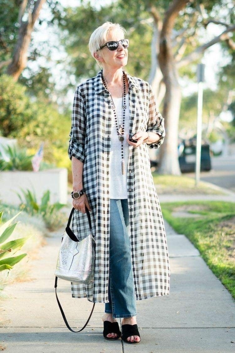 35 Tenues inspirées pour femme à partir de 50 ans 33 35 Tenues inspirées pour femme à partir de 50 ans 33