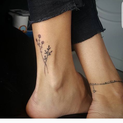 26 Tatouages minimalistes et tendance en 2023 7 26 Tatouages minimalistes et tendance en 2023 7