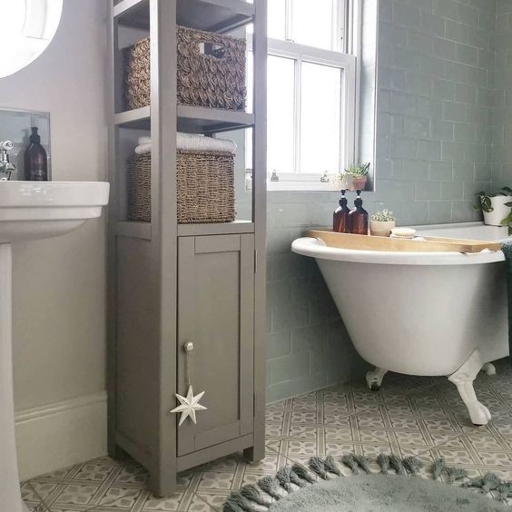 12 idées de rangements pour maximiser les espaces de vos petites salles de bain 10